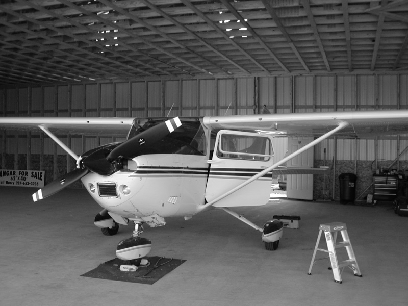 N58596_hangar